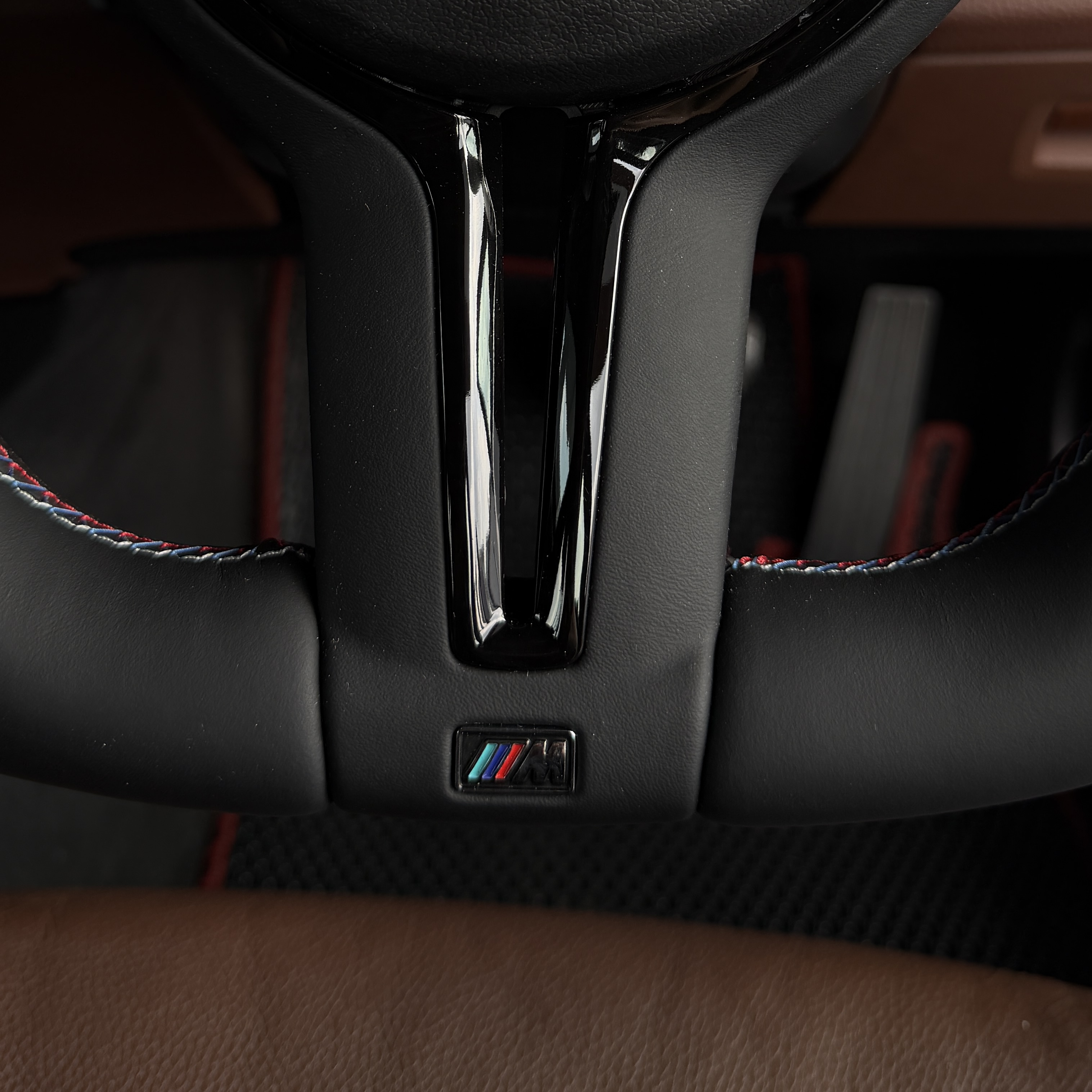 BMW M3 / M6 Style Flat Bottom Steering [Black] — view 4