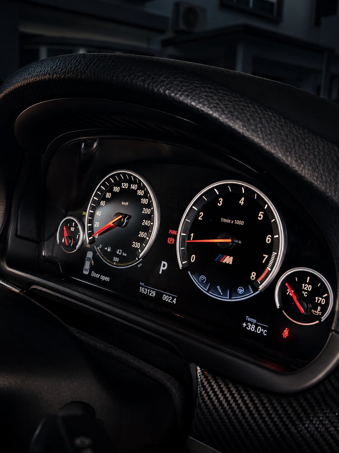 BMW Original M5 Design Meter — view 1